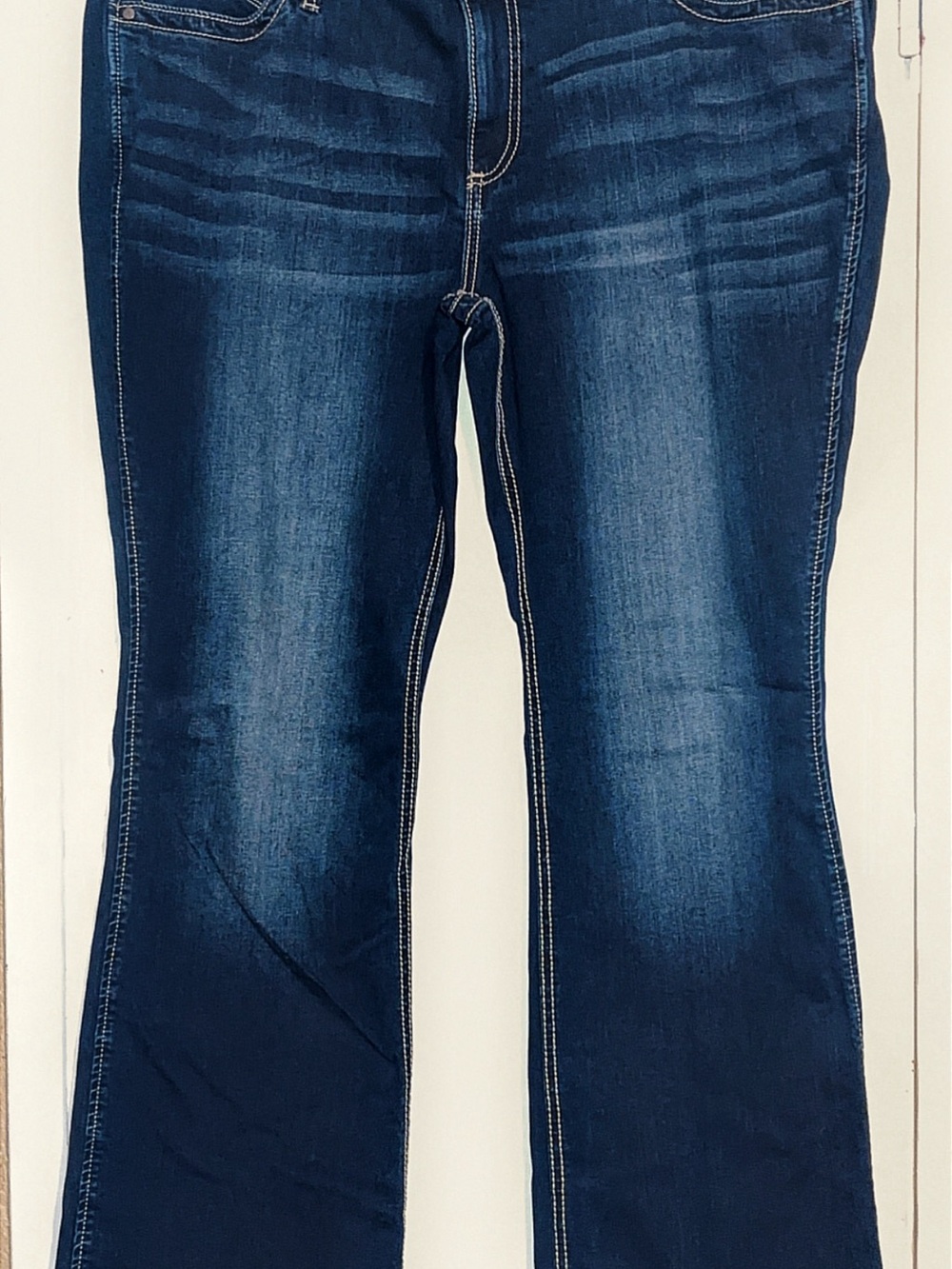 Wrangler Q Baby Classic Dark Blue Wide-Leg Jeans — Flare Fit